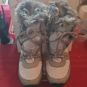 BearPaw Women's Gray and Cream Winter Boots Water Proof